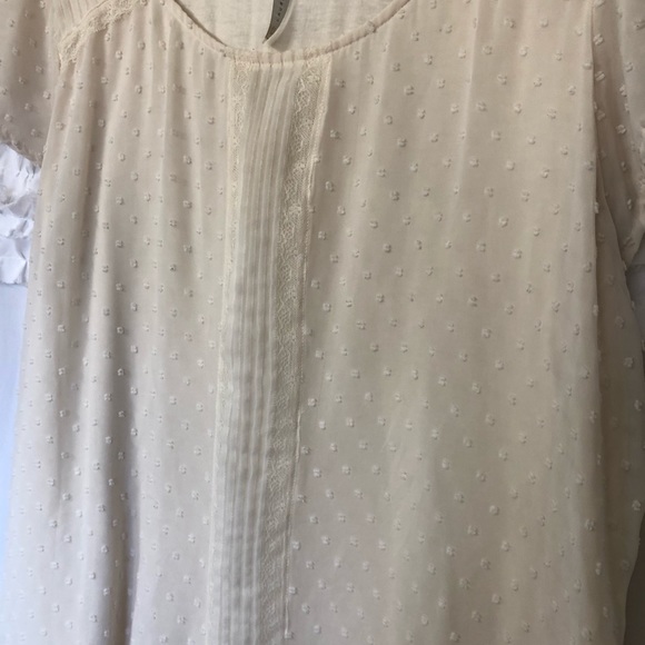 Beautiful Blouse - Picture 2 of 4